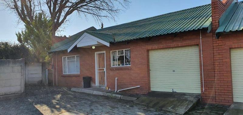 6 Bedroom Property for Sale in Ladybrand Free State